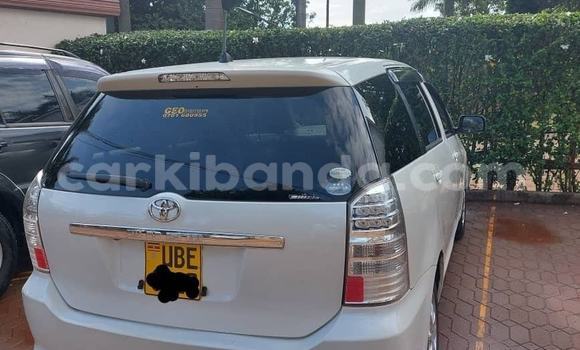 Acheter Occasion Voiture Toyota Wish Blanc à Kampala, Ouganda Acheter Occasion Voiture Toyota Wish Blanc à Kampala, Ouganda