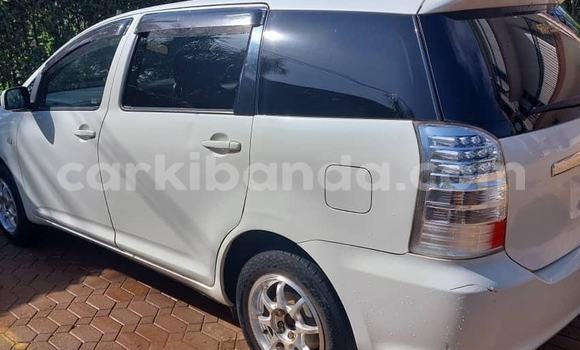 Acheter Occasion Voiture Toyota Wish Blanc à Kampala, Ouganda Acheter Occasion Voiture Toyota Wish Blanc à Kampala, Ouganda