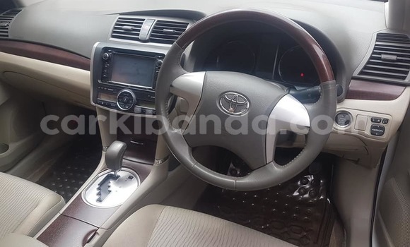 Acheter Occasion Voiture Toyota Premio Blanc à Kampala, Ouganda Acheter Occasion Voiture Toyota Premio Blanc à Kampala, Ouganda