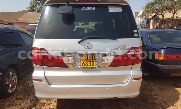 Acheter Occasion Voiture Toyota Alphard Gris à Kampala, Ouganda Acheter Occasion Voiture Toyota Alphard Gris à Kampala, Ouganda