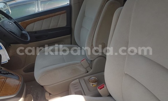 Acheter Occasion Voiture Toyota Alphard Gris à Kampala, Ouganda Acheter Occasion Voiture Toyota Alphard Gris à Kampala, Ouganda