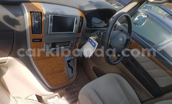 Acheter Occasion Voiture Toyota Alphard Gris à Kampala, Ouganda Acheter Occasion Voiture Toyota Alphard Gris à Kampala, Ouganda