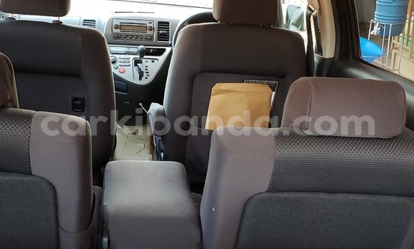 Acheter Occasion Voiture Toyota Wish Gris à Kampala, Ouganda Acheter Occasion Voiture Toyota Wish Gris à Kampala, Ouganda