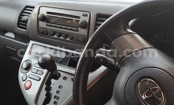 Acheter Occasion Voiture Toyota Wish Gris à Kampala, Ouganda Acheter Occasion Voiture Toyota Wish Gris à Kampala, Ouganda