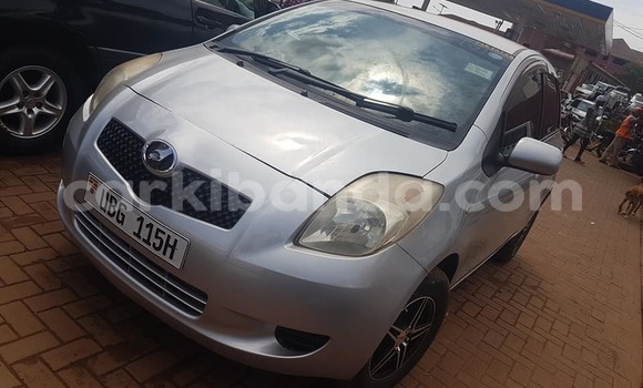 Gura Yakoze Toyota Vitz Silver Imodoka i Kampala mu Uganda Gura Yakoze Toyota Vitz Silver Imodoka i Kampala mu Uganda