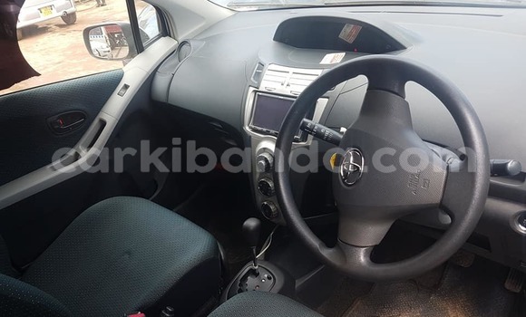 Acheter Occasion Voiture Toyota Vitz Gris à Kampala, Ouganda Acheter Occasion Voiture Toyota Vitz Gris à Kampala, Ouganda