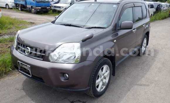 Nunua Ilio tumika Nissan X–Trail Brown Gari ndani ya Kampala nchini Uganda
