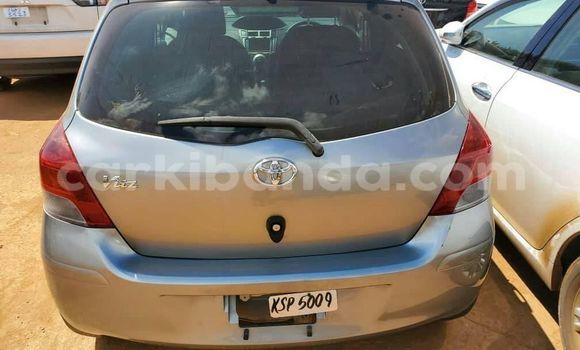 Nunua Ilio tumika Toyota Vitz Nyingine Gari ndani ya Kampala nchini Uganda Nunua Ilio tumika Toyota Vitz Nyingine Gari ndani ya Kampala nchini Uganda