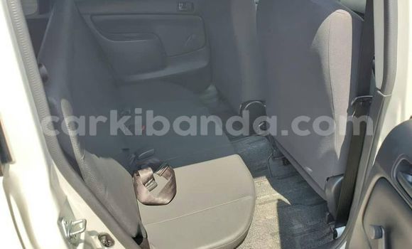 Nunua Ilio tumika Toyota Probox Nyeupe Gari ndani ya Kampala nchini Uganda Nunua Ilio tumika Toyota Probox Nyeupe Gari ndani ya Kampala nchini Uganda