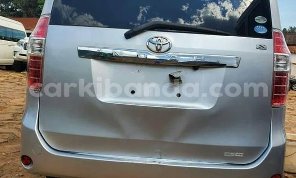 Nunua Ilio tumika Toyota Noah Fedha Gari ndani ya Kampala nchini Uganda Nunua Ilio tumika Toyota Noah Fedha Gari ndani ya Kampala nchini Uganda