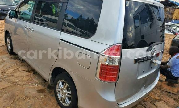 Nunua Ilio tumika Toyota Noah Fedha Gari ndani ya Kampala nchini Uganda Nunua Ilio tumika Toyota Noah Fedha Gari ndani ya Kampala nchini Uganda