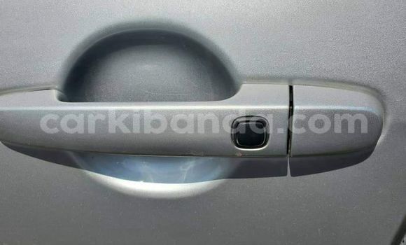 Nunua Ilio tumika Toyota RAV4 Fedha Gari ndani ya Kampala nchini Uganda Nunua Ilio tumika Toyota RAV4 Fedha Gari ndani ya Kampala nchini Uganda