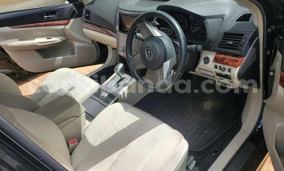 Nunua Ilio tumika Subaru Legacy Nyeusi Gari ndani ya Kampala nchini Uganda Nunua Ilio tumika Subaru Legacy Nyeusi Gari ndani ya Kampala nchini Uganda