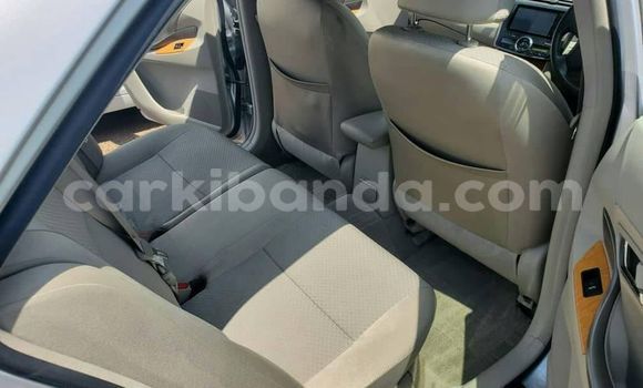 Nunua Ilio tumika Toyota Premio Fedha Gari ndani ya Kampala nchini Uganda Nunua Ilio tumika Toyota Premio Fedha Gari ndani ya Kampala nchini Uganda