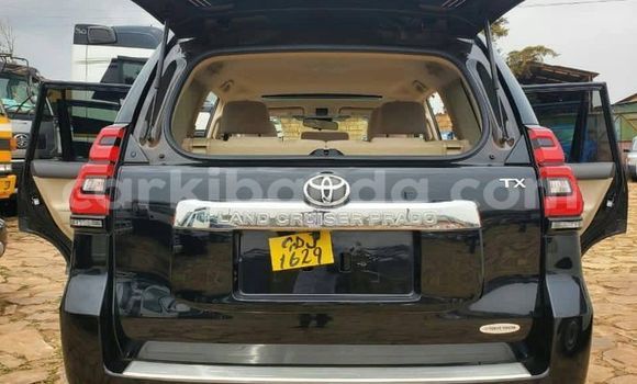 Nunua Ilio tumika Toyota Land Cruiser Prado Nyeusi Gari ndani ya Kampala nchini Uganda Nunua Ilio tumika Toyota Land Cruiser Prado Nyeusi Gari ndani ya Kampala nchini Uganda