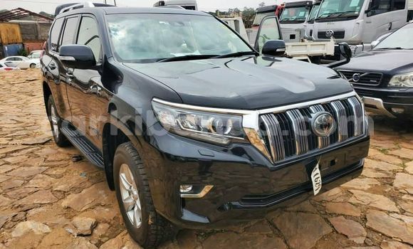 Nunua Ilio tumika Toyota Land Cruiser Prado Nyeusi Gari ndani ya Kampala nchini Uganda Nunua Ilio tumika Toyota Land Cruiser Prado Nyeusi Gari ndani ya Kampala nchini Uganda
