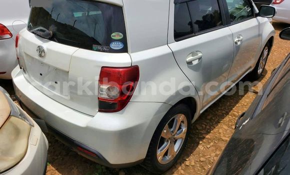 Nunua Ilio tumika Toyota IST Nyeupe Gari ndani ya Kampala nchini Uganda Nunua Ilio tumika Toyota IST Nyeupe Gari ndani ya Kampala nchini Uganda