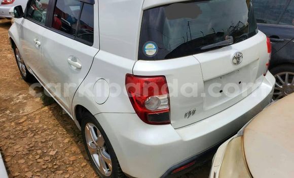 Nunua Ilio tumika Toyota IST Nyeupe Gari ndani ya Kampala nchini Uganda Nunua Ilio tumika Toyota IST Nyeupe Gari ndani ya Kampala nchini Uganda