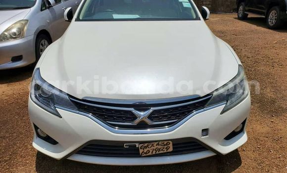 Nunua Ilio tumika Toyota Mark X Nyeupe Gari ndani ya Kampala nchini Uganda