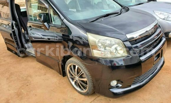 Nunua Ilio tumika Toyota Noah Nyeusi Gari ndani ya Kampala nchini Uganda