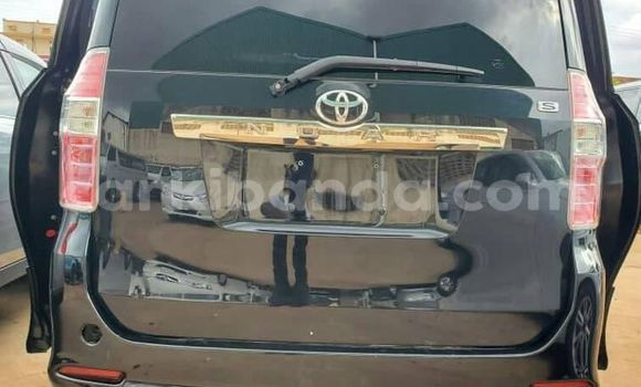 Nunua Ilio tumika Toyota Noah Nyeusi Gari ndani ya Kampala nchini Uganda Nunua Ilio tumika Toyota Noah Nyeusi Gari ndani ya Kampala nchini Uganda