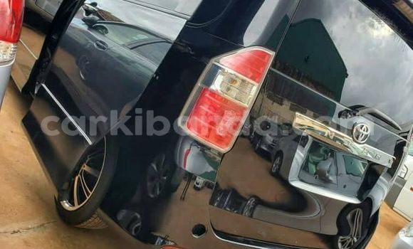 Nunua Ilio tumika Toyota Noah Nyeusi Gari ndani ya Kampala nchini Uganda Nunua Ilio tumika Toyota Noah Nyeusi Gari ndani ya Kampala nchini Uganda