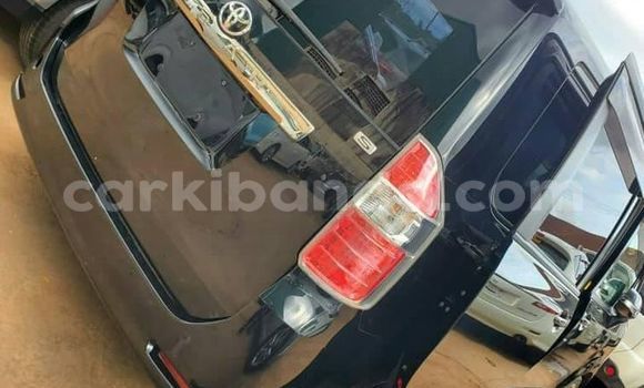Nunua Ilio tumika Toyota Noah Nyeusi Gari ndani ya Kampala nchini Uganda Nunua Ilio tumika Toyota Noah Nyeusi Gari ndani ya Kampala nchini Uganda