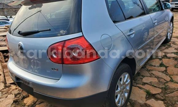 Nunua Ilio tumika Volkswagen Golf Fedha Gari ndani ya Kampala nchini Uganda Nunua Ilio tumika Volkswagen Golf Fedha Gari ndani ya Kampala nchini Uganda