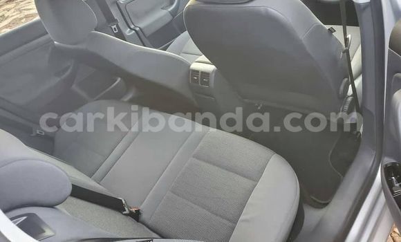 Nunua Ilio tumika Volkswagen Golf Fedha Gari ndani ya Kampala nchini Uganda Nunua Ilio tumika Volkswagen Golf Fedha Gari ndani ya Kampala nchini Uganda