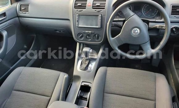 Nunua Ilio tumika Volkswagen Golf Fedha Gari ndani ya Kampala nchini Uganda Nunua Ilio tumika Volkswagen Golf Fedha Gari ndani ya Kampala nchini Uganda