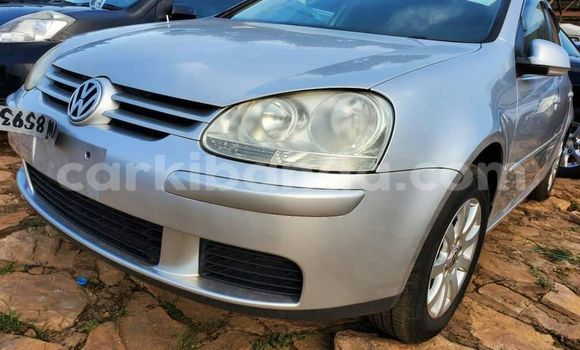 Nunua Ilio tumika Volkswagen Golf Fedha Gari ndani ya Kampala nchini Uganda Nunua Ilio tumika Volkswagen Golf Fedha Gari ndani ya Kampala nchini Uganda