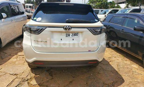 Nunua Ilio tumika Toyota Harrier Nyeupe Gari ndani ya Kampala nchini Uganda Nunua Ilio tumika Toyota Harrier Nyeupe Gari ndani ya Kampala nchini Uganda