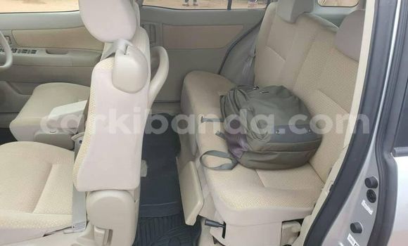 Nunua Ilio tumika Toyota Raum Fedha Gari ndani ya Kampala nchini Uganda Nunua Ilio tumika Toyota Raum Fedha Gari ndani ya Kampala nchini Uganda