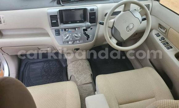 Nunua Ilio tumika Toyota Raum Fedha Gari ndani ya Kampala nchini Uganda Nunua Ilio tumika Toyota Raum Fedha Gari ndani ya Kampala nchini Uganda