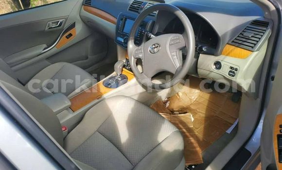 Nunua Ilio tumika Toyota Premio Fedha Gari ndani ya Kampala nchini Uganda Nunua Ilio tumika Toyota Premio Fedha Gari ndani ya Kampala nchini Uganda