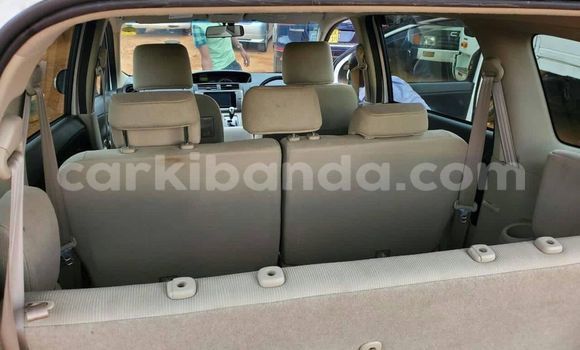 Nunua Ilio tumika Toyota Passo Nyeupe Gari ndani ya Kampala nchini Uganda Nunua Ilio tumika Toyota Passo Nyeupe Gari ndani ya Kampala nchini Uganda