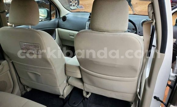 Nunua Ilio tumika Toyota Passo Nyeupe Gari ndani ya Kampala nchini Uganda Nunua Ilio tumika Toyota Passo Nyeupe Gari ndani ya Kampala nchini Uganda