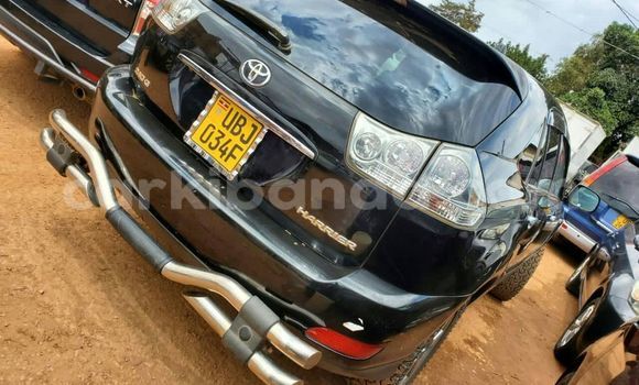 Nunua Ilio tumika Toyota Harrier Nyeusi Gari ndani ya Kampala nchini Uganda Nunua Ilio tumika Toyota Harrier Nyeusi Gari ndani ya Kampala nchini Uganda
