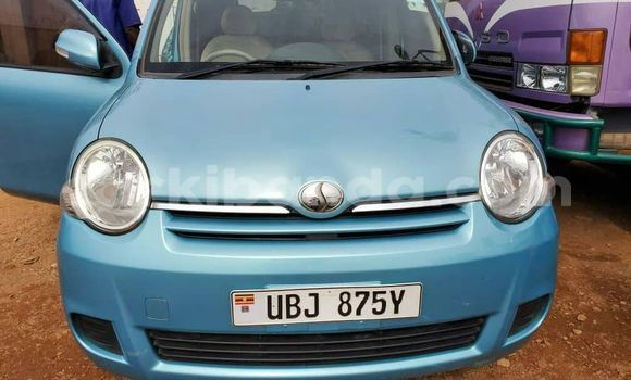Acheter Occasion Voiture Toyota Sienta Bleu à Kampala, Ouganda