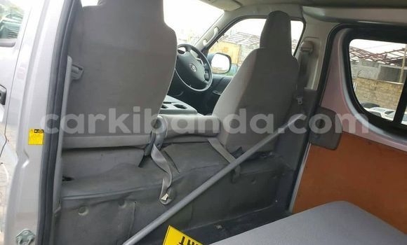 Nunua Ilio tumika Toyota Hiace Fedha Gari ndani ya Kampala nchini Uganda Nunua Ilio tumika Toyota Hiace Fedha Gari ndani ya Kampala nchini Uganda