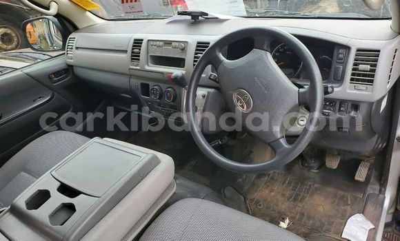 Nunua Ilio tumika Toyota Hiace Fedha Gari ndani ya Kampala nchini Uganda Nunua Ilio tumika Toyota Hiace Fedha Gari ndani ya Kampala nchini Uganda