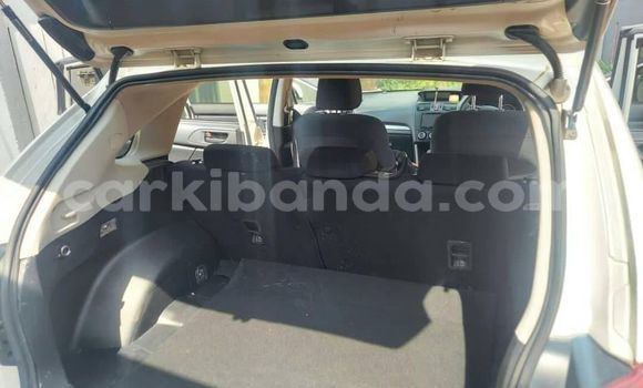 Nunua Ilio tumika Subaru Impreza Nyeupe Gari ndani ya Kampala nchini Uganda Nunua Ilio tumika Subaru Impreza Nyeupe Gari ndani ya Kampala nchini Uganda