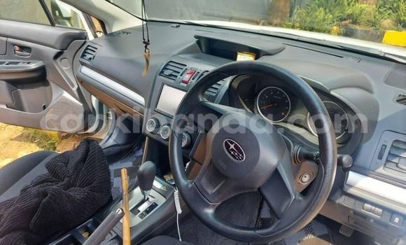 Nunua Ilio tumika Subaru Impreza Nyeupe Gari ndani ya Kampala nchini Uganda Nunua Ilio tumika Subaru Impreza Nyeupe Gari ndani ya Kampala nchini Uganda