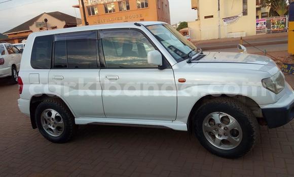 Buy Used Mitsubishi Pajero White Car in Kampala in Uganda Buy Used Mitsubishi Pajero White Car in Kampala in Uganda