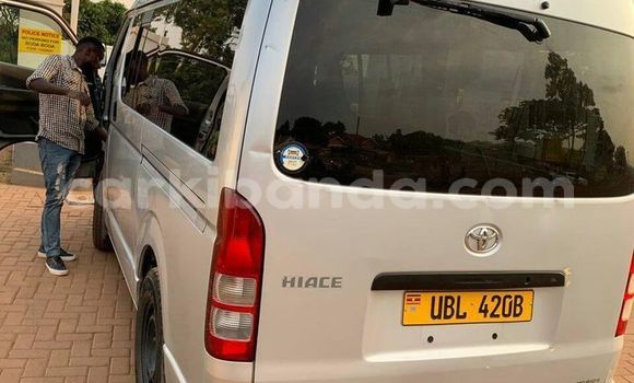 Nunua Ilio tumika Toyota Hiace Fedha Gari ndani ya Kampala nchini Uganda Nunua Ilio tumika Toyota Hiace Fedha Gari ndani ya Kampala nchini Uganda