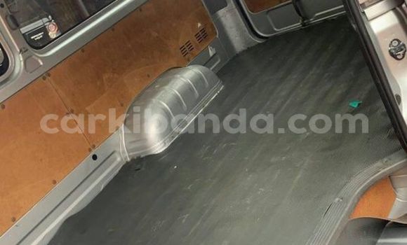 Nunua Ilio tumika Toyota Hiace Fedha Gari ndani ya Kampala nchini Uganda Nunua Ilio tumika Toyota Hiace Fedha Gari ndani ya Kampala nchini Uganda