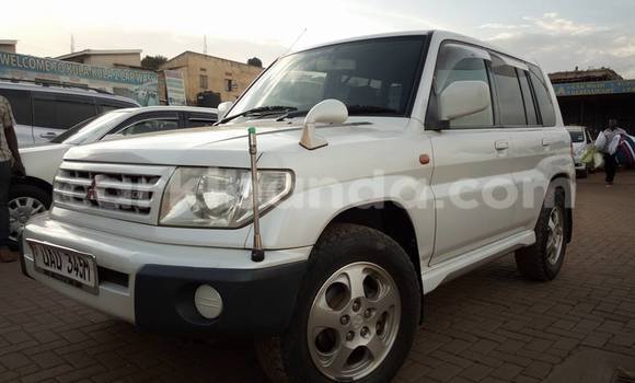 Buy Used Mitsubishi Pajero White Car in Kampala in Uganda Buy Used Mitsubishi Pajero White Car in Kampala in Uganda