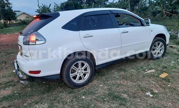 Nunua Ilio tumika Toyota Harrier Nyeusi Gari ndani ya Kampala nchini Uganda