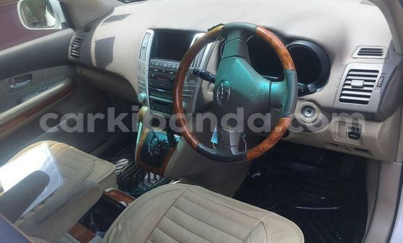 Nunua Ilio tumika Toyota Harrier Nyeusi Gari ndani ya Kampala nchini Uganda Nunua Ilio tumika Toyota Harrier Nyeusi Gari ndani ya Kampala nchini Uganda