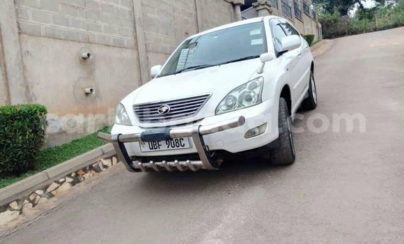 Nunua Ilio tumika Toyota Harrier Nyeusi Gari ndani ya Kampala nchini Uganda Nunua Ilio tumika Toyota Harrier Nyeusi Gari ndani ya Kampala nchini Uganda